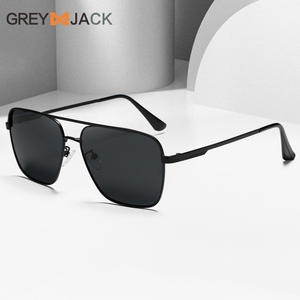 Gafas de Sol Polarizadas para Hombre Greyjack, Montura Metálica Negra, Lentes TAC UV400, Estilo Conductor, Lentes Cuadradas Grandes - Product Image 5