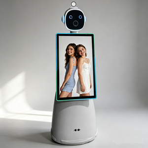 Photomaton Robotique à Impression Instantanée pour Événement Photo de Membre de Gymnase à l'occasion de la Grande Ouverture - Product Image 1