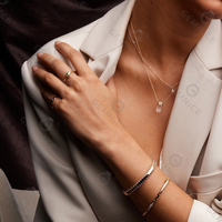 Bague Tendance en Laiton Plaqué Or avec Zircon pour Femme, Emballage Personnalisé de Luxe et Élégant pour Bijoux Gemnel