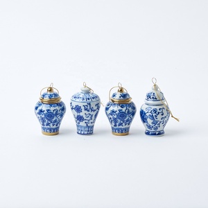 Ornamento de cristal de jarra de <span class=keywords><strong>jengibre</strong></span> floral, paneles azules y blancos de Navidad - Product Image 2