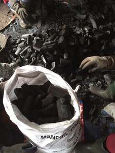 Charbon de bois dur noir de haute qualité MANGROVE CHARBON de bois dur de l'usine du Vietnam - Product Image 3