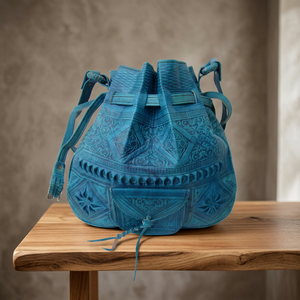 Sac à dos en cuir véritable bleu fait main avec fermeture à cordon, style classique, sac de voyage durable pour femmes - Product Image 4