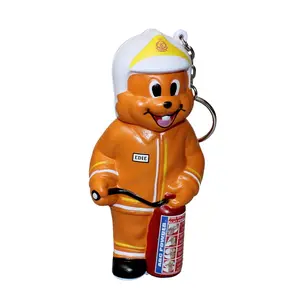 ラブリーソフトPUフォーム漫画リス消防士おもちゃスローライジングスクイーズ動物カスタマイズロゴ