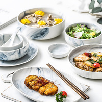 Ensemble de vaisselle contemporaine de luxe en porcelaine écologique marbrée, bols et assiettes, résistant au lave-vaisselle, idéal pour les cadeaux