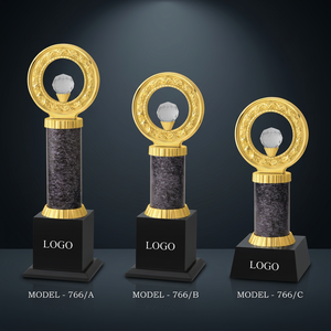 Trofeo Portátil Chapado en Oro con Grabado y Centro de Cristal Modelo 593 a para Eventos Deportivos de Reconocimiento - Product Image 1