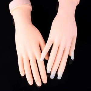 มือฝึกทำเล็บแบบสมจริงสำหรับผู้เริ่มต้น พร้อมปลายเล็บแบบเสียบได้ - Product Image 4