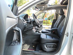 Audi Q3 2.0L Turbo 170HP SUV 35TFSI d'occasion 2013, un seul propriétaire, prête à l'exportation - Product Image 5