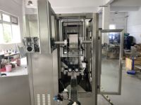 Machine d'étiquetage automatique à faible vitesse 60 BPM pour la ligne de production de colle liquide emballée en tube