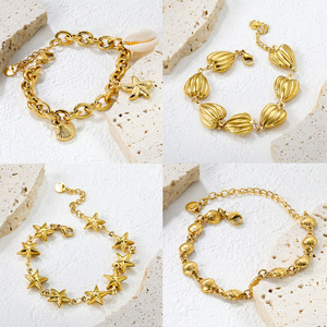 สร้อยข้อมือสแตนเลสสตีลรูปเปลือกหอยและปลาดาวสไตล์ยุโรปอเมริกันสำหรับฤดูร้อน ชุบทอง 18k เครื่องประดับสำหรับผู้หญิง สวมใส่ได้ทุกวัน - Product Image 1