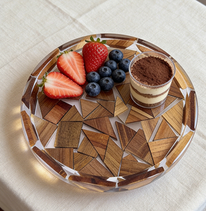 Plateau de service en résine et bois, motif géométrique incrusté, écologique, compatible lave-vaisselle, qualité professionnelle, plat décoratif pour fruits et collations - Product Image 1