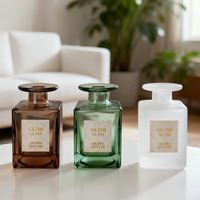 Bouteille en verre ambré moderne de 50 ml, 100 ml, 150 ml, 200 ml, diffuseur de parfum vide, bouteille carrée pour diffuseur à bâtonnets, ambiance avec boîte