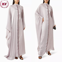 Baju Muslim Wanita Arab Model Cape Kerah Tinggi dengan Hiasan Manik-Manik dan Potongan Bawah Melengkung Desain Terbaru