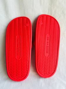 Ciabatte Rosse da Donna con Tomaia in PU e Suola in EVA Antiscivolo per Interni Tutte le Stagioni Taglie 36-41 - Product Image 2