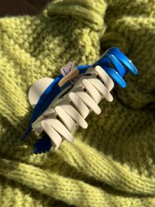 مخصص القوطية Coraline Acetate مقطع كبير مانع للإنزلاق للشعر الكثيف - Product Image 2