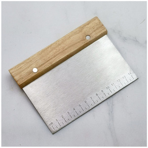 Ensemble de paniers de levage en rotin synthétique de qualité supérieure avec lame à scorer et racloir à pâte pour la pâtisserie traditionnelle européenne - Product Image 3