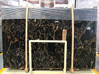 Carreaux et dalles en marbre noir or Portoro naturel personnalisés pour revêtements de sol et escaliers, design intérieur en marbre