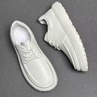 Chaussures d'été/d'hiver décontractées pour hommes, confortables, légères, blanches, à enfiler, en cuir véritable, semelle extérieure en caoutchouc, PVC, type bateau