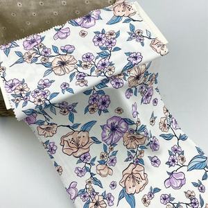 Hoa Thiết Kế Nhanh Chóng Khô Trắng Hồng Shally In Spandex Rayon Viscose Dệt Vải Cho Phụ Nữ May Mặc - Product Image 6