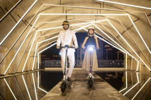 Monopattino Pieghevole KuKirin A1, Telaio in Acciaio Argento, Display LED, Doppi Freni, per Pendolari e Avventure all'Aperto - Product Image 6