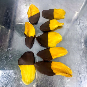 Natural Mango Dried Fruit Coated <b>Chocolate</b> Black/White <b>Chocolate</b> Juicy Dried Mango Sliced - Product Image 1