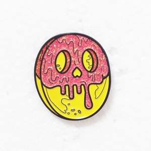 ผู้ผลิตขายส่ง ไม่มีขั้นต่ำ  เข็มกลัดเคลือบทองโบราณแบบมีกลิตเตอร์โลหะ  เข็มกลัดเคลือบอะนาเมลลายการ์ตูน  เข็มกลัดติดเสื้อแบบแข็งและแบบอ่อน  รับทำตามสั่ง - Product Image 3