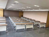 Table de conférence mobile pliable avec roulettes, plateau en bois grainé, cadre en métal blanc, design moderne, pieds en acier – Idéale pour les bureaux commerciaux