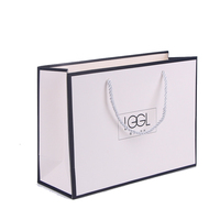 Sac en papier texturé blanc en promotion avec votre logo personnalisé pour mariage et vêtements