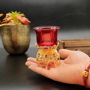 Portacandele in lega di zinco placcato oro con lampada da veglia con disegno inciso per <span class=keywords><strong>la</strong></span> chiesa o <span class=keywords><strong>la</strong></span> decorazione per <span class=keywords><strong>la</strong></span> casa di qualità in metallo artigianato - Product Image 4