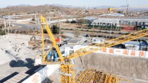 עגורן צריח מסתובב מדגם DAHAN D4015-6T בעל כושר הרמה של 6 טון, אורך זרוע 40 מטר, גובה הרמה מקסימלי 99 מטר, לשימוש בבנייה, מנוע PLC - Product Image 4