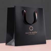 Sac cadeau en papier écologique personnalisé pour vêtements, parfums, emballages avec impression de logo, laminage, accessoire, poignée en corde