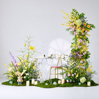 Arrangements floraux artisanaux de style influenceur, fleurs artificielles, décorations en herbe, grandes compositions vertes d'intérieur