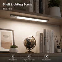 Veilleuse à détecteur de mouvement, LED intelligente PIR, télécommande, alimentation par piles, design minimaliste blanc en aluminium, à intensité variable
