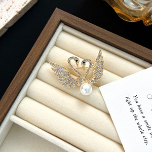 Elegant Swan Brooch Zinc Alloy With Pearl Unisex Fashion Accessory Party Jewelry - Product Image 5