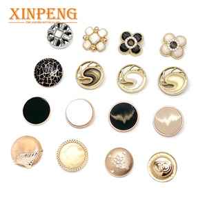 Nút Nhà Máy Bán Buôn Chất Lượng Cao Trang Trí Hoa Kim Loại Ngọc Trai Chân Nút Cho Quần Áo - Product Image 2