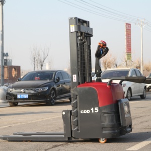 Apilador Eléctrico Todoterreno de 3.5 Metros, Autocargable y Portátil, para Industrias Agrícolas - Product Image 4