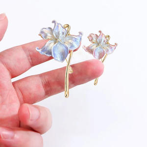 Broche Lotus de Luxe avec Strass Colorés, Broche Tempéramentale pour Femme, Accessoires de Bijouterie de Haute Qualité - Product Image 5