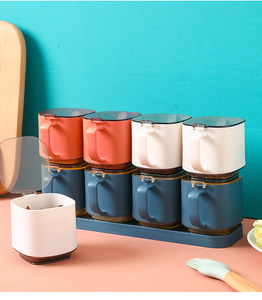 Vente en gros de pots à épices pour la cuisine à domicile D033-D034, 4 oz, en plastique carré avec cuillère - Product Image 4