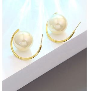 European American Women's Simple Design Trendy White <b>Pearl</b> <b>Earrings</b> High-End Luxury with Exaggerated Light Tones Wholesale - Product Image 6