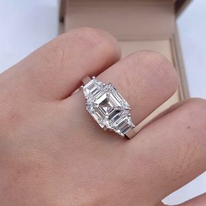 IGI Custom 3ct Drei-Stein-<span class=keywords><strong>Ring</strong></span> 18 Karat Weißgold Asscher Cut Lab Grown Diamond <span class=keywords><strong>Ring</strong></span> mit HPHT DVD - Product Image 1
