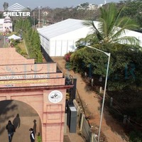Tente de réception extérieure imperméable en aluminium avec structure en PVC blanc pour mariages, fêtes et événements, capacité de 100 à 500 personnes