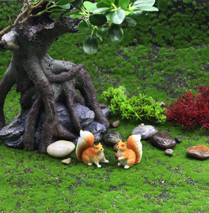 Figuras de Ardillas de Resina Artificial Oem Dd4074, Miniaturas para Jardín de Hadas, Adornos para Pasteles, Decoraciones de Escritorio - Product Image 2