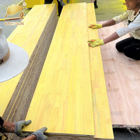 Gabarit DOKA en contreplaqué de coffrage de couleur jaune à 3 plis pour la construction de coffrages