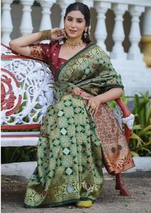 Sari de Seda Banarasi Pura Tejido a Mano de Calidad de Exportación con Intrincado Trabajo Zari para Fiestas y Eventos, Disponible para la Venta - Product Image 3