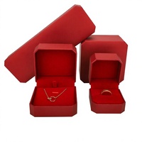 Boîte à bijoux octogonale en papier rouge avec doublure en velours, logo personnalisé, faible MOQ, emballage cadeau en gros pour bagues, bracelets, colliers