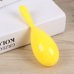 Mini Maracas durables et aléatoires colorés bon marché en plastique 16cm pour instrument de percussion de fête de scène pour enfants - Product Image 1