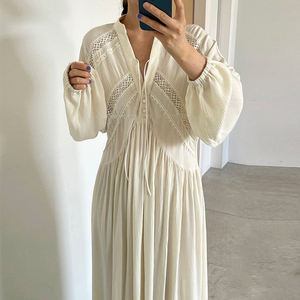 Robe longue ample pour femme TKS Boutique, nouvelle collection printemps 2026, élégante, col en V, patchwork, dentelle et motif floral crocheté - Product Image 1