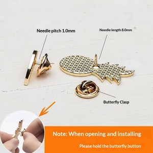 Spilla commemorativa in metallo elettroplaccato a forma <span class=keywords><strong>di</strong></span> maglia <span class=keywords><strong>di</strong></span> <span class=keywords><strong>Ronaldo</strong></span>, stella del calcio, per appassionati - Marca Feihong - Product Image 4