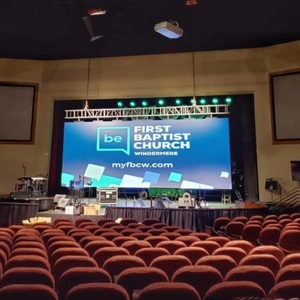 Pantalla LED de paso de píxeles pequeños para interior de publicidad comercial de alta resolución a todo color - Product Image 1