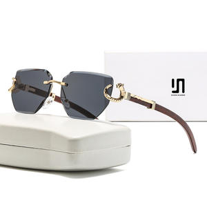 Nuevas Gafas de Sol de Moda sin Marco para Mujer, Montura Metálica, Lentes de PC con Protección UV400 Tipo 3, Diseño Poligonal Negro - Product Image 3