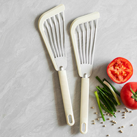 Outils de cuisine de vente chaude tourneur à fente ustensiles de cuisine en silicone spatule en silicone en acier inoxydable tourneur d'oeufs avec poignée en PP